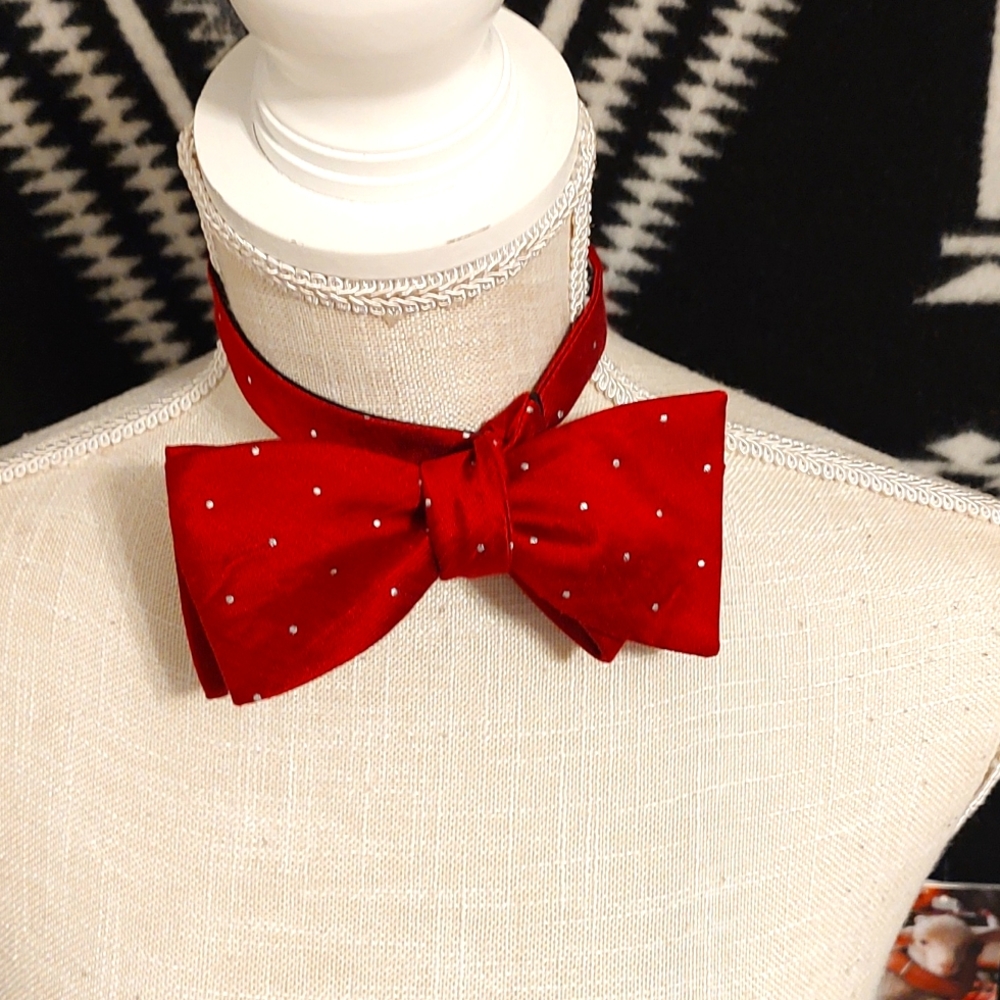 😎EUC The Tie Bar Brand Unisex Use Silk Blend Adjustable Bow Tie, Maroon/Silver